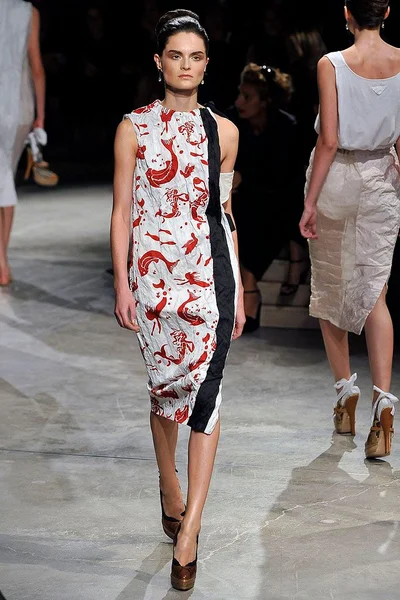 Look 10